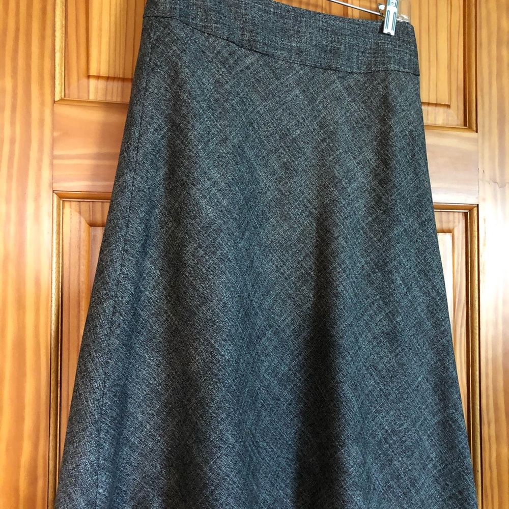 Mid length skirt